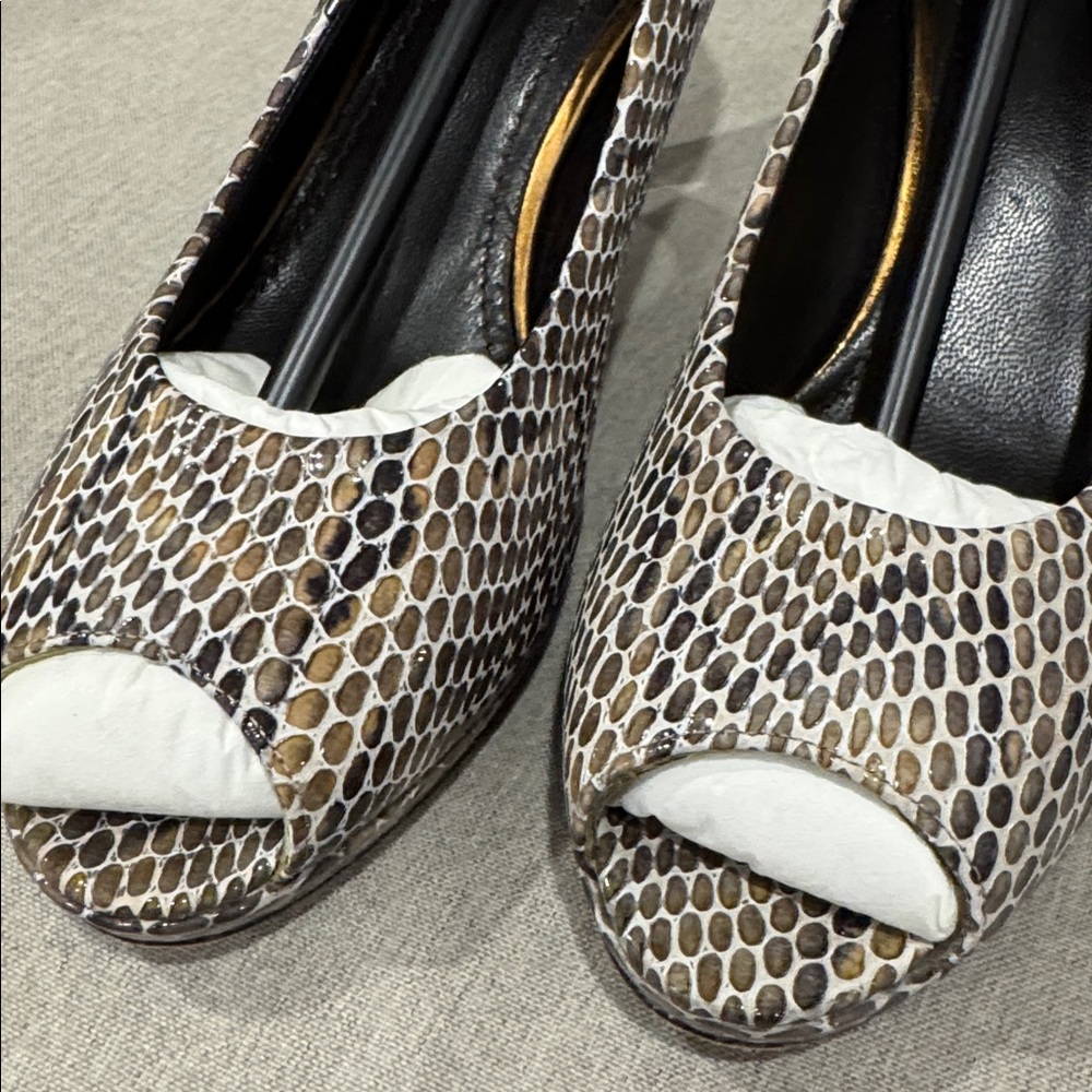 Stuart Weitzman Logoplainfield Peep Toe Pumps in Mushroom Crystal Snakeskin